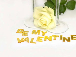 做我的情人节幻灯片模板与黄玫瑰背景