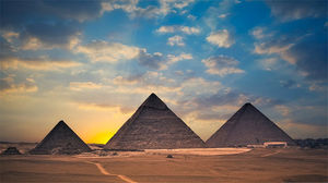 Gambar latar belakang PPT piramida Mesir