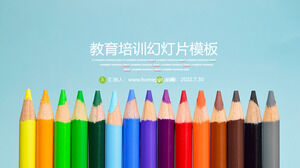 Novo modelo de PPT de educação e treinamento com fundo de lápis colorido para download gratuito