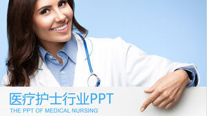 Template PPT perawatan medis dengan latar belakang dokter dan perawat asing unduh gratis