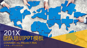 Unternehmensteamschulung PPT-Kursunterlagenvorlage mit blauem Puzzle-Hintergrund