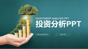 Șablon PPT pentru analiza investițiilor a copacilor susținuți de mână verzi și fundal de monede de aur
