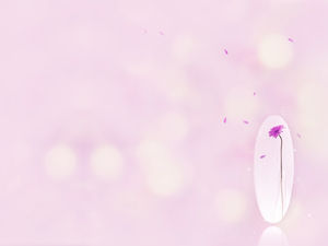 Sebuah bunga ungu dengan kelopak pada gambar latar belakang merah muda